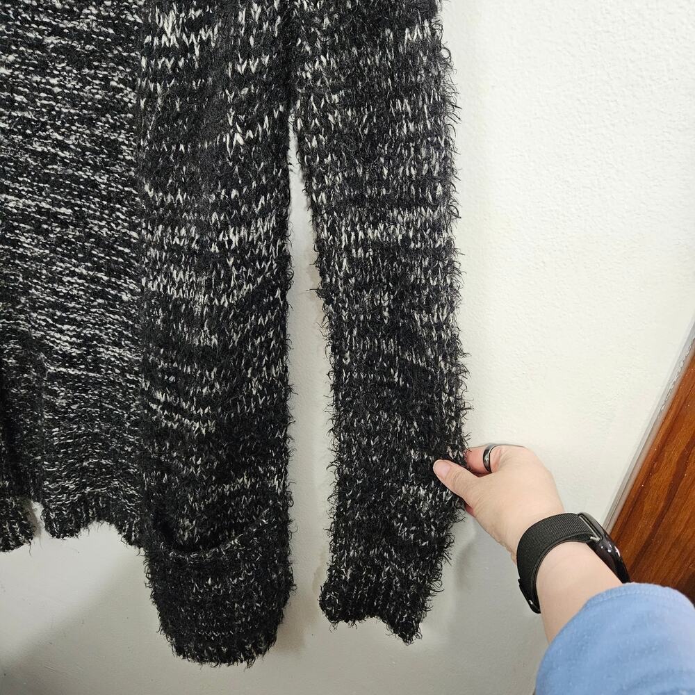 Open Front Fuzzy Cardigan Sweater. Front pickets. Size Large. - Picture 4 of 7
